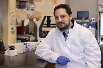 Brad Gelfand, Ph.D., in the laboratory