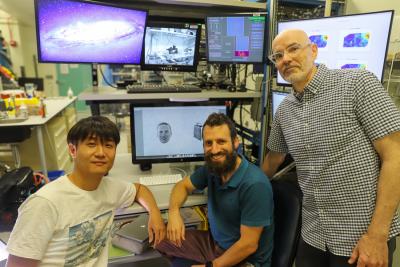 Yu Gongchen, Leor Katz, and Rich Krauzlis in the lab. 